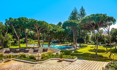 Gerenoveerd luxe appartement met zeezicht te koop in Playas del Duque in Puerto Banus, Marbella 801657