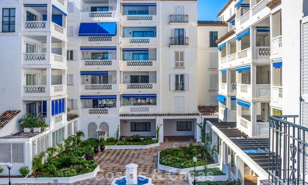 Gerenoveerd luxe appartement met zeezicht te koop in Playas del Duque in Puerto Banus, Marbella 801661