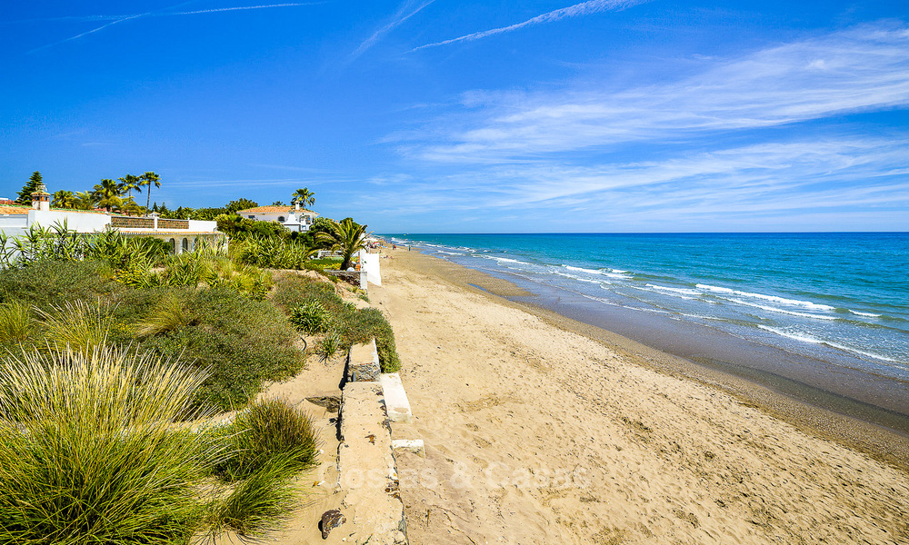 Villa's te koop in Costabella, een beachside urbanisatie aan de mooiste stranden van Marbella 801575