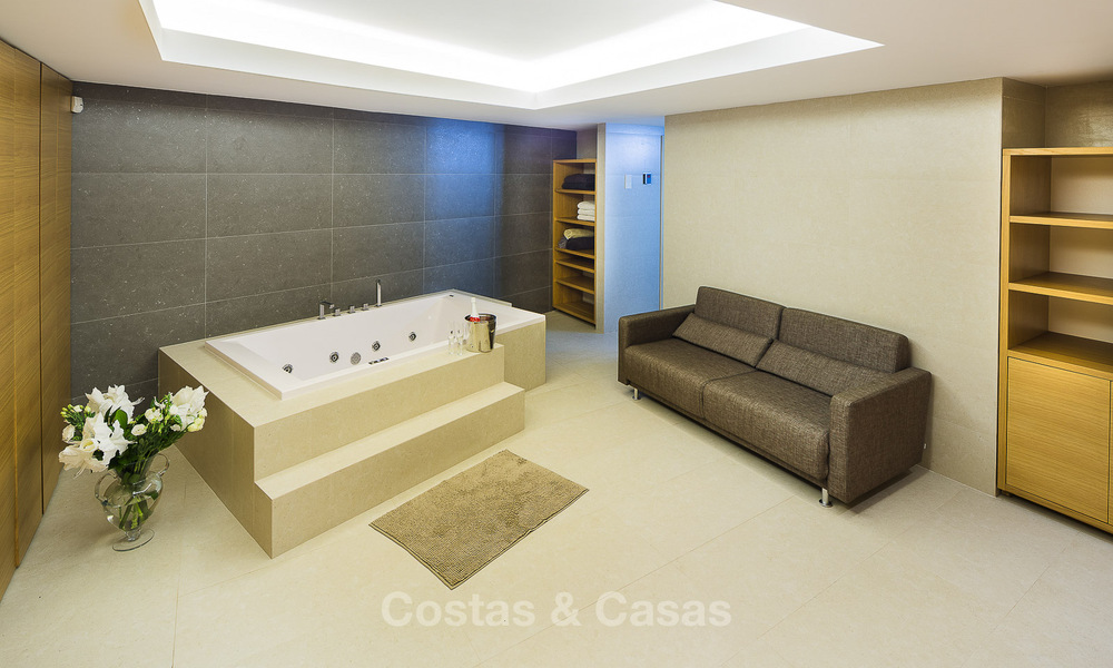 Villa's te koop in Costabella, een beachside urbanisatie aan de mooiste stranden van Marbella 801600