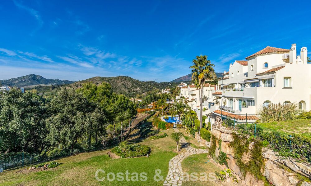Ruim 4-slaapkamer appartement met panoramisch uitzicht te koop in de heuvels van Marbella - Benahavis 801713