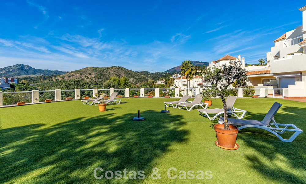 Ruim 4-slaapkamer appartement met panoramisch uitzicht te koop in de heuvels van Marbella - Benahavis 801715