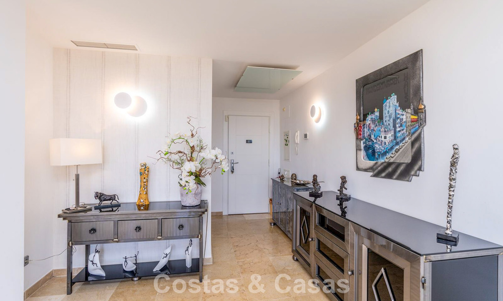 Ruim 4-slaapkamer appartement met panoramisch uitzicht te koop in de heuvels van Marbella - Benahavis 801724