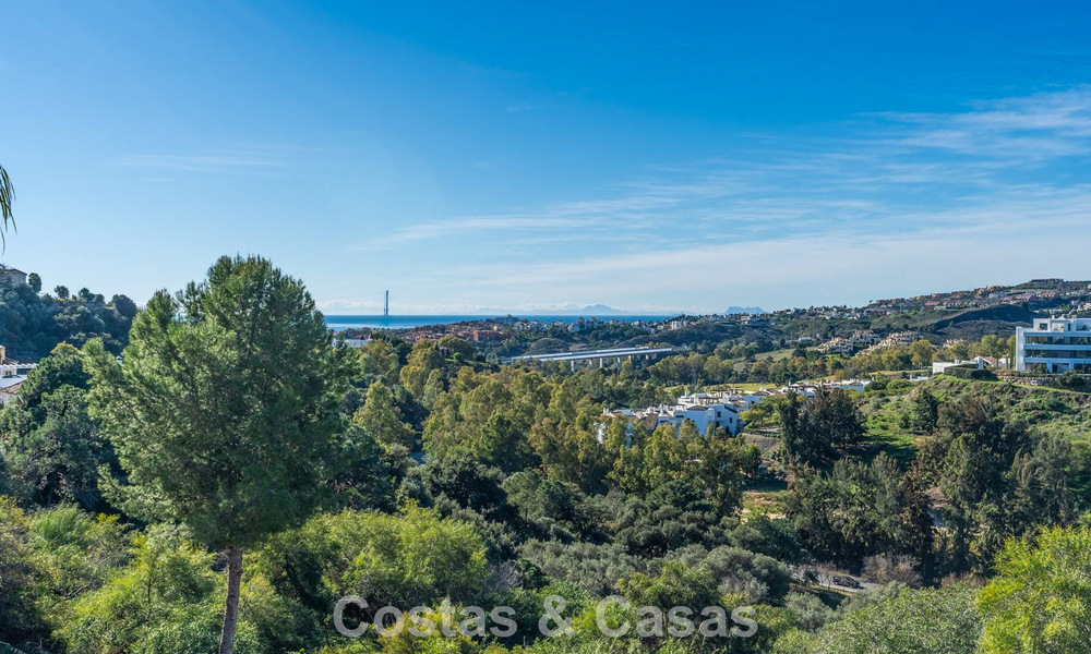 Ruim 4-slaapkamer appartement met panoramisch uitzicht te koop in de heuvels van Marbella - Benahavis 801735