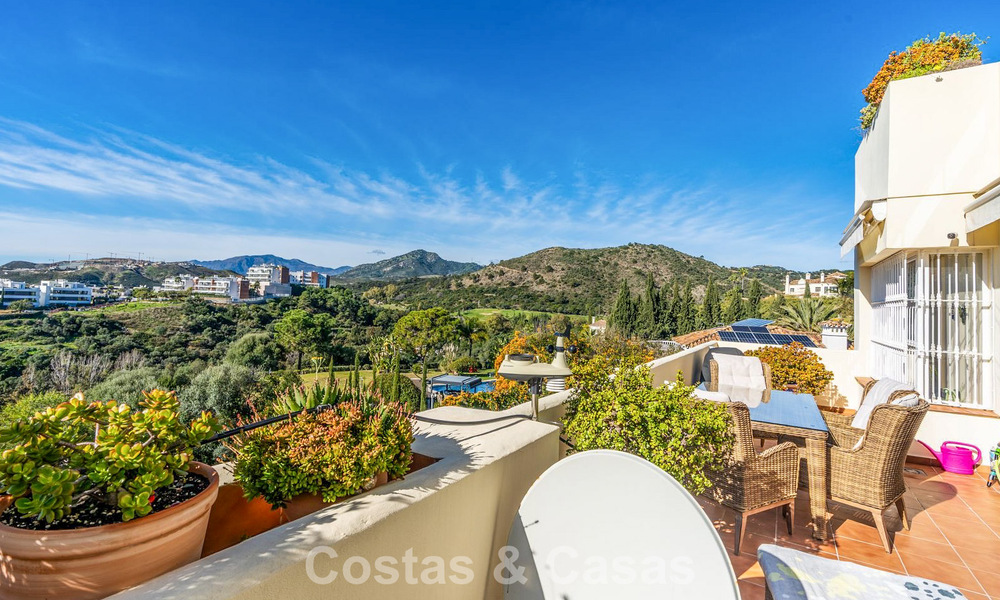 Ruim 4-slaapkamer appartement met panoramisch uitzicht te koop in de heuvels van Marbella - Benahavis 801736