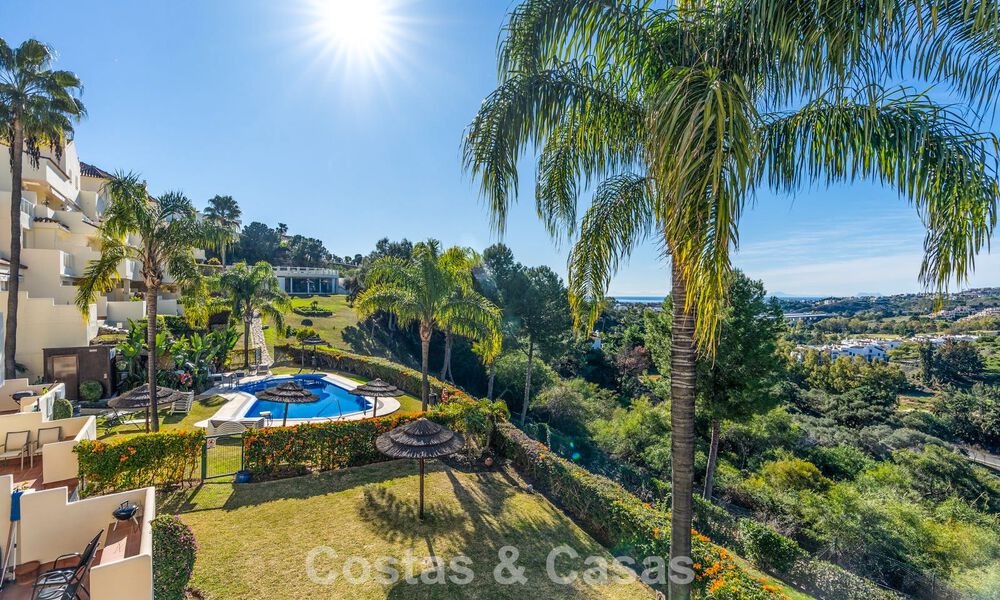 Ruim 4-slaapkamer appartement met panoramisch uitzicht te koop in de heuvels van Marbella - Benahavis 801739