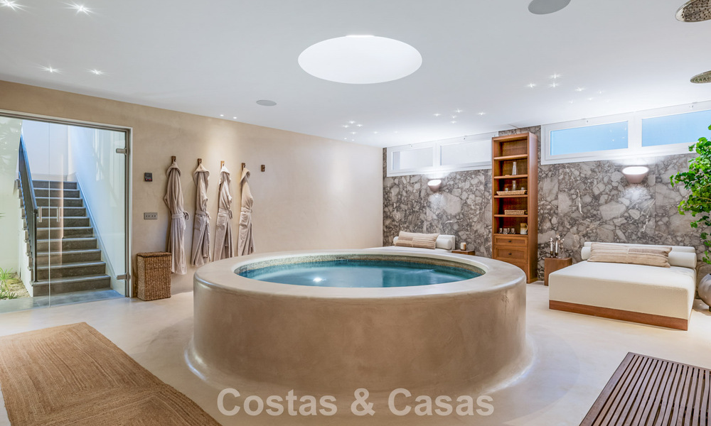 Elegante villa met Franse Provençaalse invloeden te koop in het begeerde Nueva Andalucia, Marbella 801746