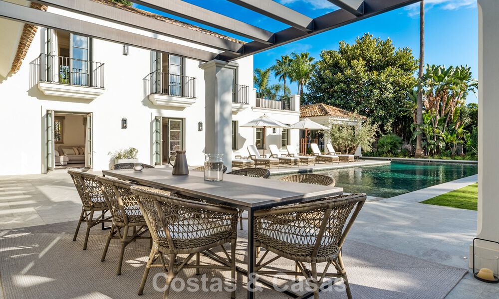 Elegante villa met Franse Provençaalse invloeden te koop in het begeerde Nueva Andalucia, Marbella 801757
