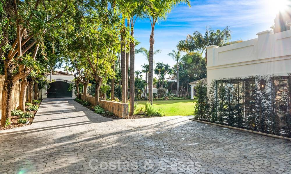 Elegante villa met Franse Provençaalse invloeden te koop in het begeerde Nueva Andalucia, Marbella 801764