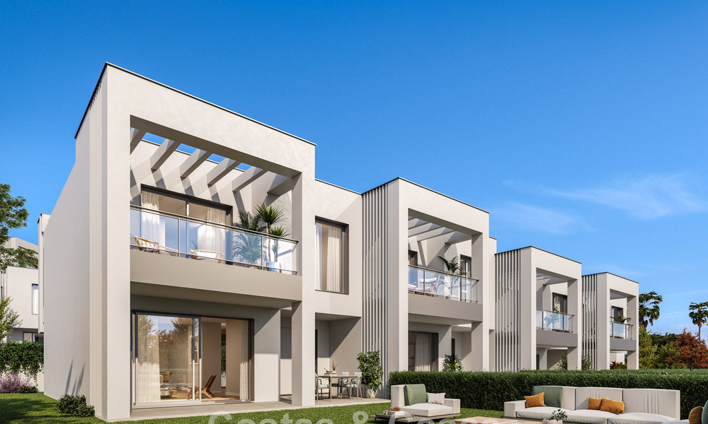 Moderne halfvrijstaande villa te koop op loopafstand van het strand in Elviria, Marbella 801842