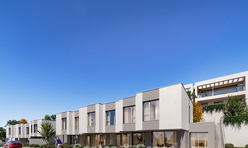 Moderne halfvrijstaande villa te koop op loopafstand van het strand in Elviria, Marbella 801844