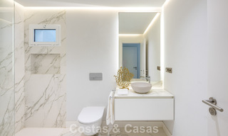 Luxueus tuinappartement met zeezicht te koop in Los Granados, een eerstelijnsstrand complex, in Puerto Banus, Marbella 801904 