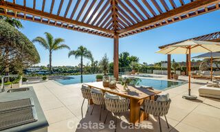 Hedendaagse, mediterrane luxevilla te koop, eerstelijnsgolf in een begeerde golfwijk van Nueva Andalucia, Marbella 801909 