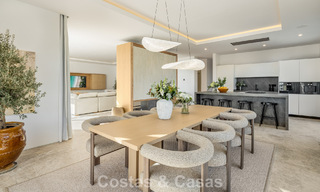 Hedendaagse, mediterrane luxevilla te koop, eerstelijnsgolf in een begeerde golfwijk van Nueva Andalucia, Marbella 801914 