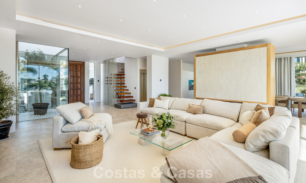 Hedendaagse, mediterrane luxevilla te koop, eerstelijnsgolf in een begeerde golfwijk van Nueva Andalucia, Marbella 801918