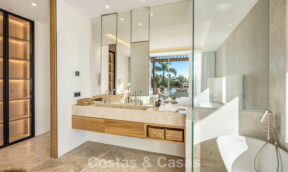Hedendaagse, mediterrane luxevilla te koop, eerstelijnsgolf in een begeerde golfwijk van Nueva Andalucia, Marbella 801920