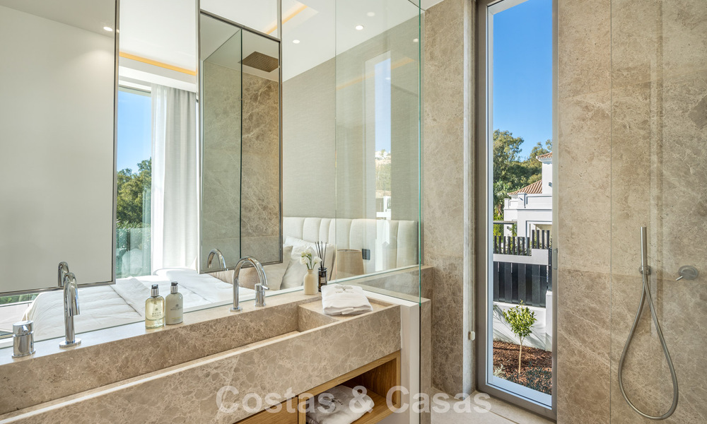 Hedendaagse, mediterrane luxevilla te koop, eerstelijnsgolf in een begeerde golfwijk van Nueva Andalucia, Marbella 801925