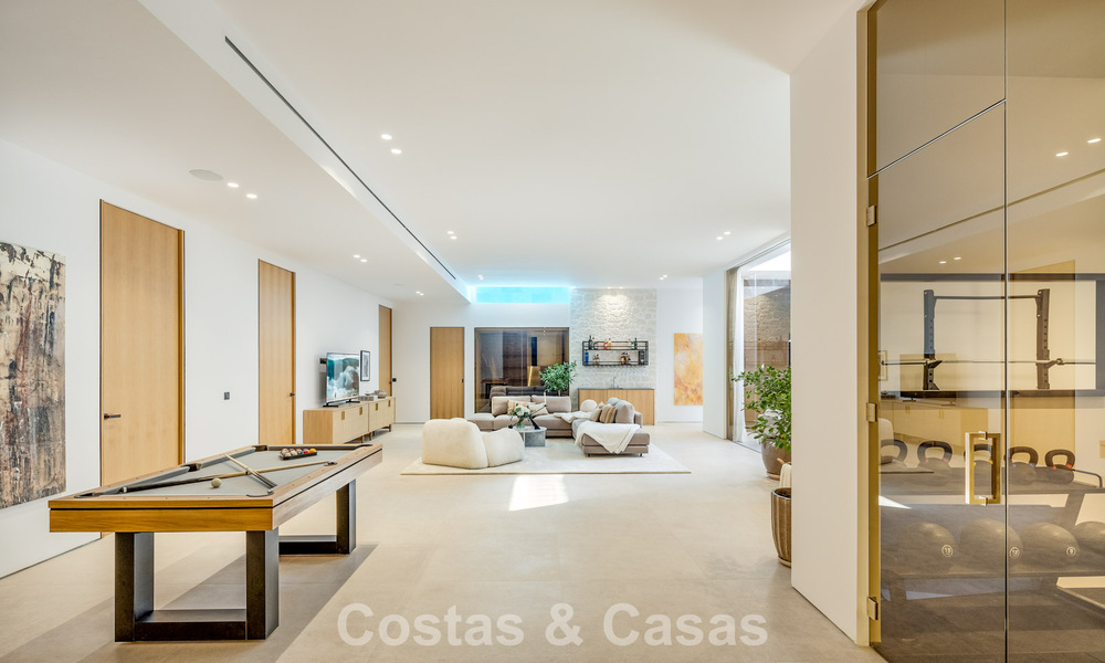 Hedendaagse, mediterrane luxevilla te koop, eerstelijnsgolf in een begeerde golfwijk van Nueva Andalucia, Marbella 801926