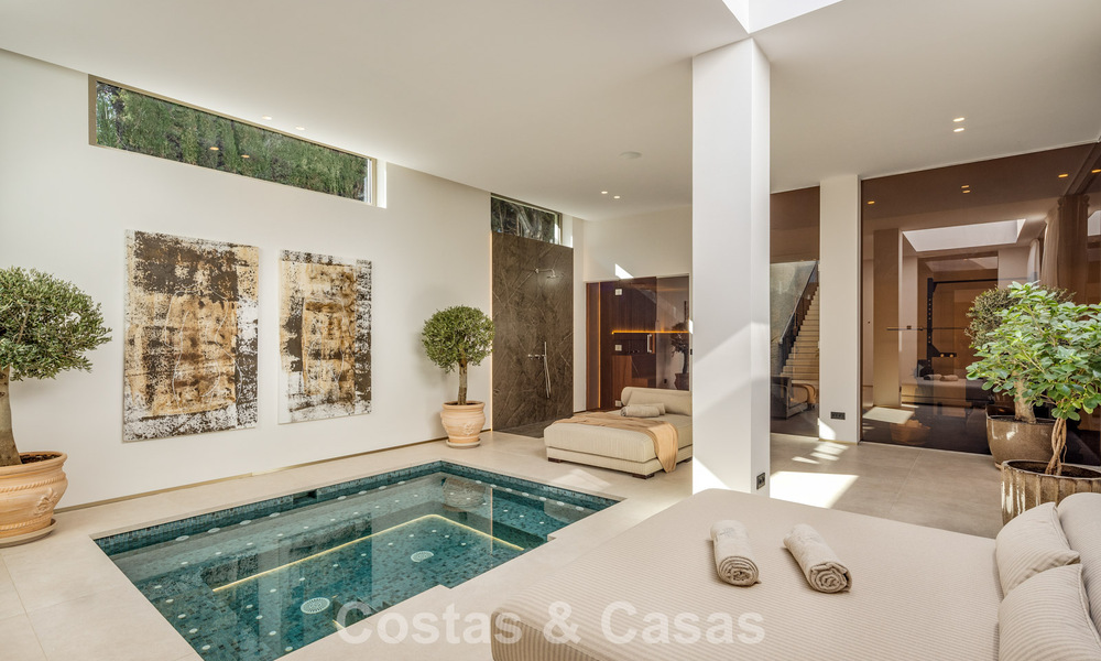 Hedendaagse, mediterrane luxevilla te koop, eerstelijnsgolf in een begeerde golfwijk van Nueva Andalucia, Marbella 801929