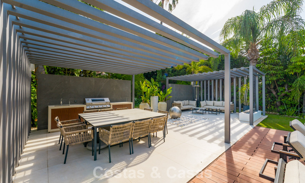 Moderne luxevilla met verwarmd zwembad te koop in La Brisas, Nueva Andalucia, Marbella 801953