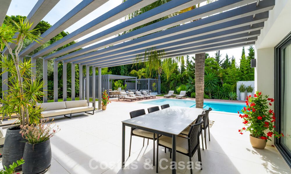 Moderne luxevilla met verwarmd zwembad te koop in La Brisas, Nueva Andalucia, Marbella 801955