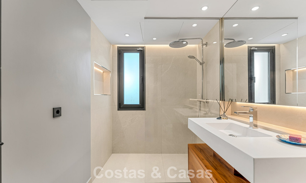 Moderne luxevilla met verwarmd zwembad te koop in La Brisas, Nueva Andalucia, Marbella 801974