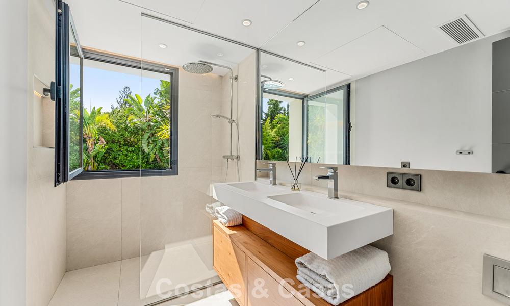 Moderne luxevilla met verwarmd zwembad te koop in La Brisas, Nueva Andalucia, Marbella 801981