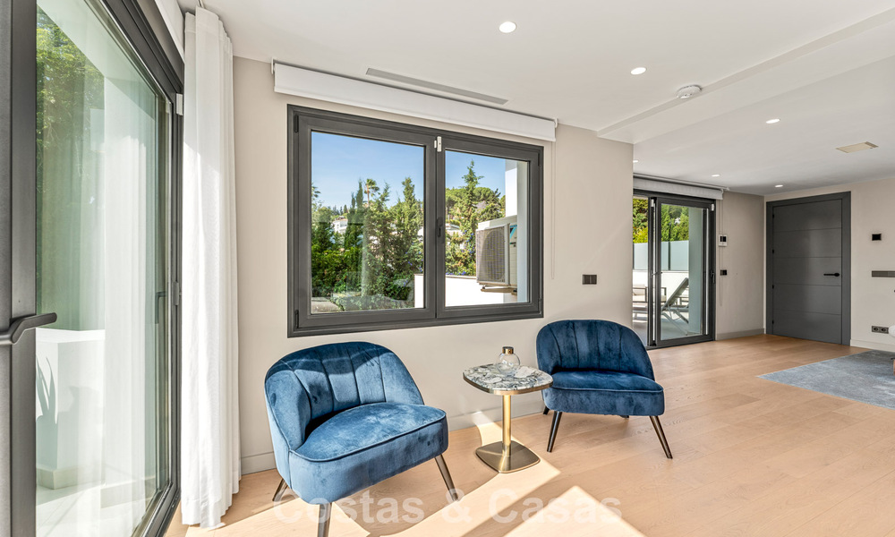 Moderne luxevilla met verwarmd zwembad te koop in La Brisas, Nueva Andalucia, Marbella 801985