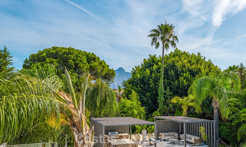 Moderne luxevilla met verwarmd zwembad te koop in La Brisas, Nueva Andalucia, Marbella 801991