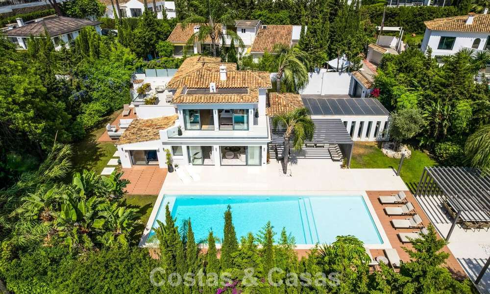 Moderne luxevilla met verwarmd zwembad te koop in La Brisas, Nueva Andalucia, Marbella 801996