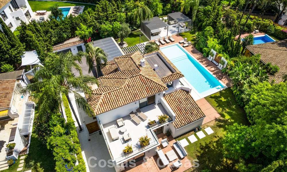 Moderne luxevilla met verwarmd zwembad te koop in La Brisas, Nueva Andalucia, Marbella 801997