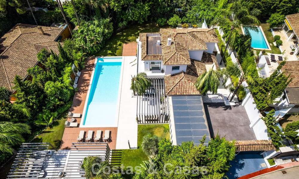 Moderne luxevilla met verwarmd zwembad te koop in La Brisas, Nueva Andalucia, Marbella 801999