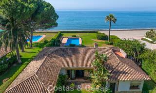 Te renoveren villa met gigantisch potentieel te koop direct aan het strand op de New Golden Mile tussen Marbella en Estepona 802021 