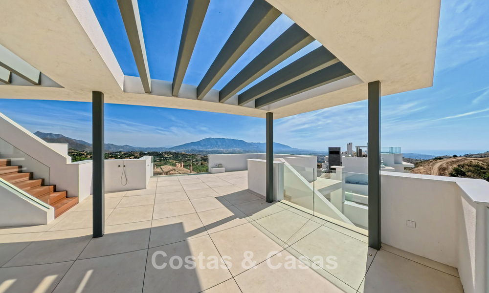 Moderne nieuwbouwappartementen met panoramisch zeezicht te koop nabij Elviria, Marbella Oost 802029