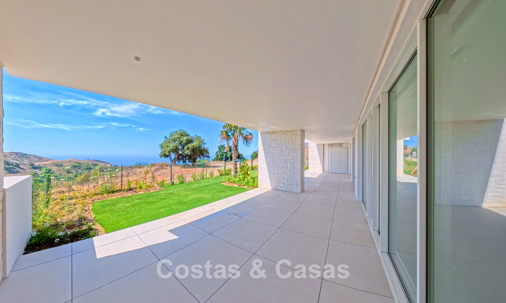 Moderne nieuwbouwappartementen met panoramisch zeezicht te koop nabij Elviria, Marbella Oost 802031