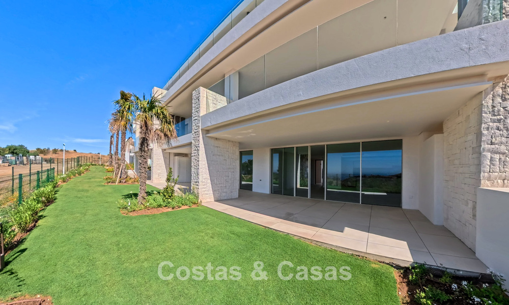 Moderne nieuwbouwappartementen met panoramisch zeezicht te koop nabij Elviria, Marbella Oost 802032