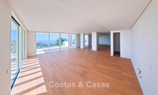 Moderne nieuwbouwappartementen met panoramisch zeezicht te koop nabij Elviria, Marbella Oost 802036 