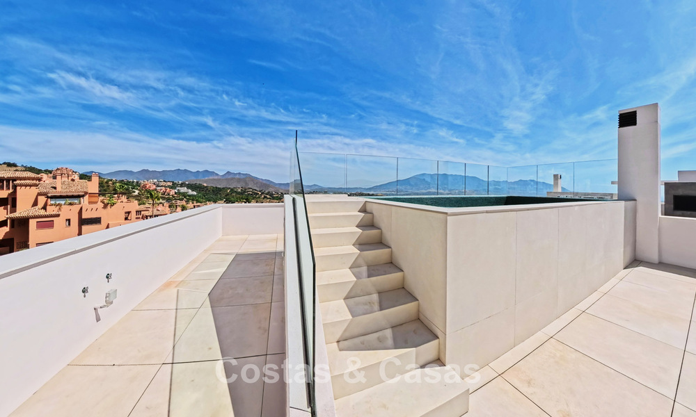 Moderne nieuwbouwappartementen met panoramisch zeezicht te koop nabij Elviria, Marbella Oost 802037