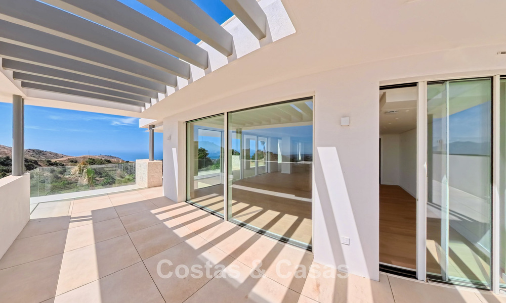 Moderne nieuwbouwappartementen met panoramisch zeezicht te koop nabij Elviria, Marbella Oost 802039