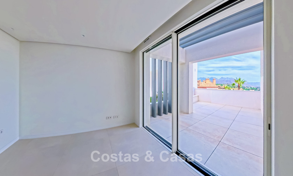 Moderne nieuwbouwappartementen met panoramisch zeezicht te koop nabij Elviria, Marbella Oost 802047