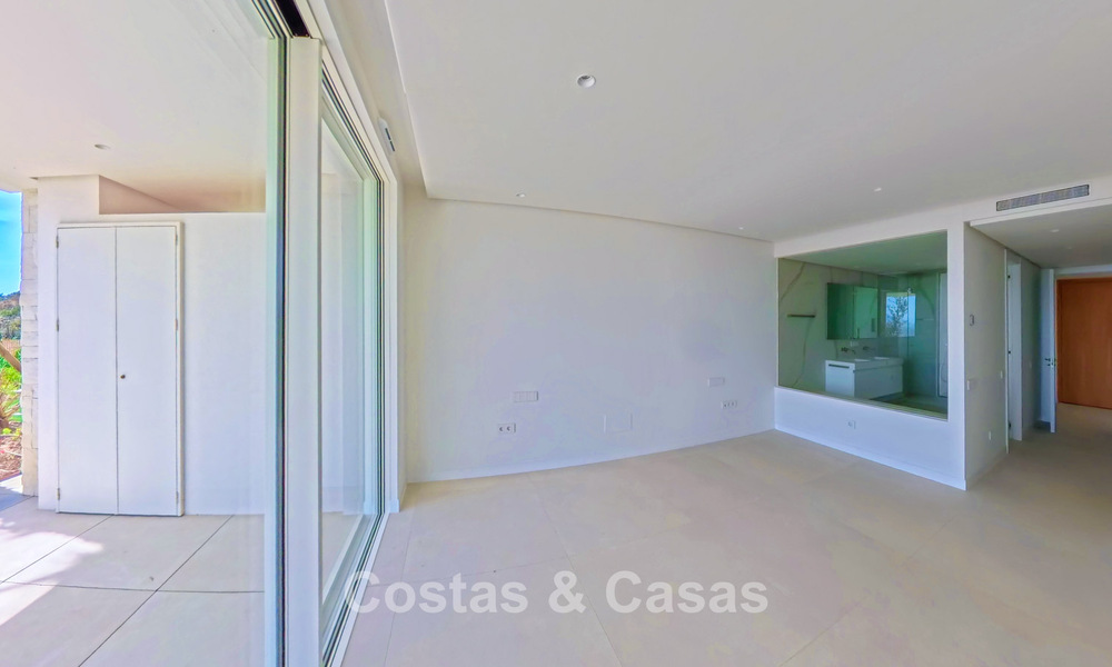 Moderne nieuwbouwappartementen met panoramisch zeezicht te koop nabij Elviria, Marbella Oost 802048