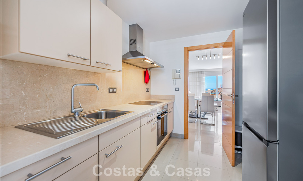 Top-floor appartement te koop op de New Golden Mile tussen Marbella en Estepona centrum 802072