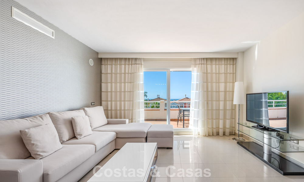 Top-floor appartement te koop op de New Golden Mile tussen Marbella en Estepona centrum 802078