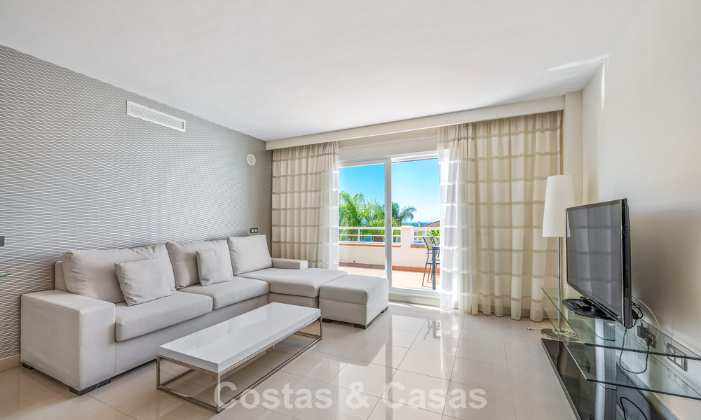 Top-floor appartement te koop op de New Golden Mile tussen Marbella en Estepona centrum 802079