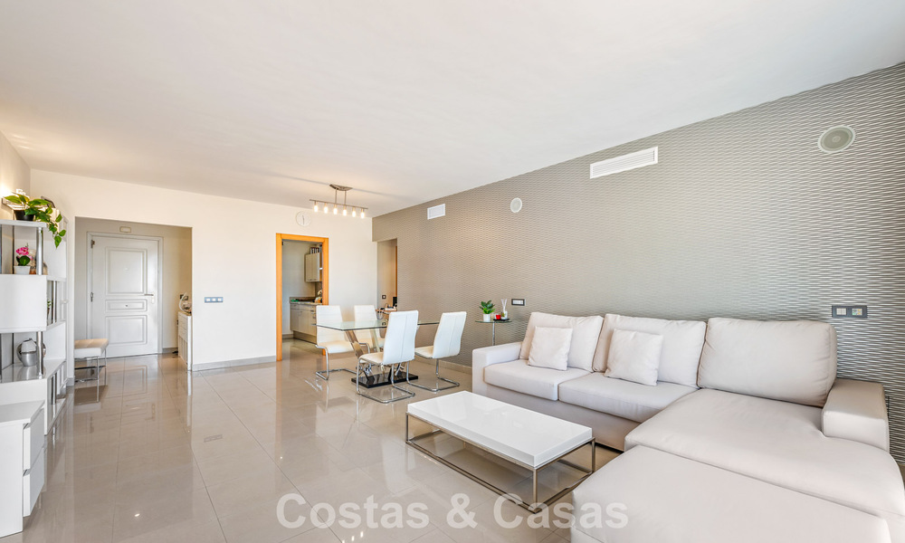 Top-floor appartement te koop op de New Golden Mile tussen Marbella en Estepona centrum 802080