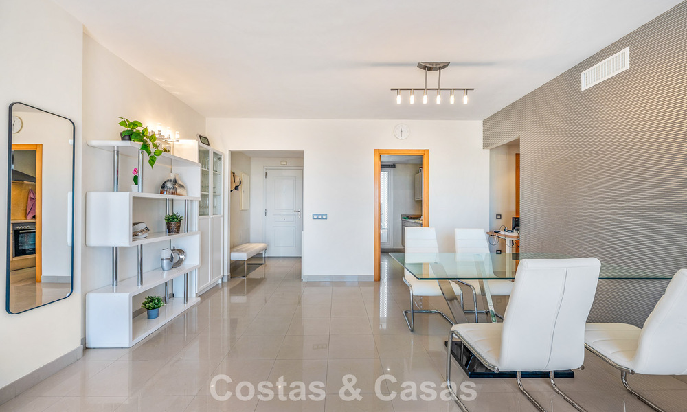 Top-floor appartement te koop op de New Golden Mile tussen Marbella en Estepona centrum 802082