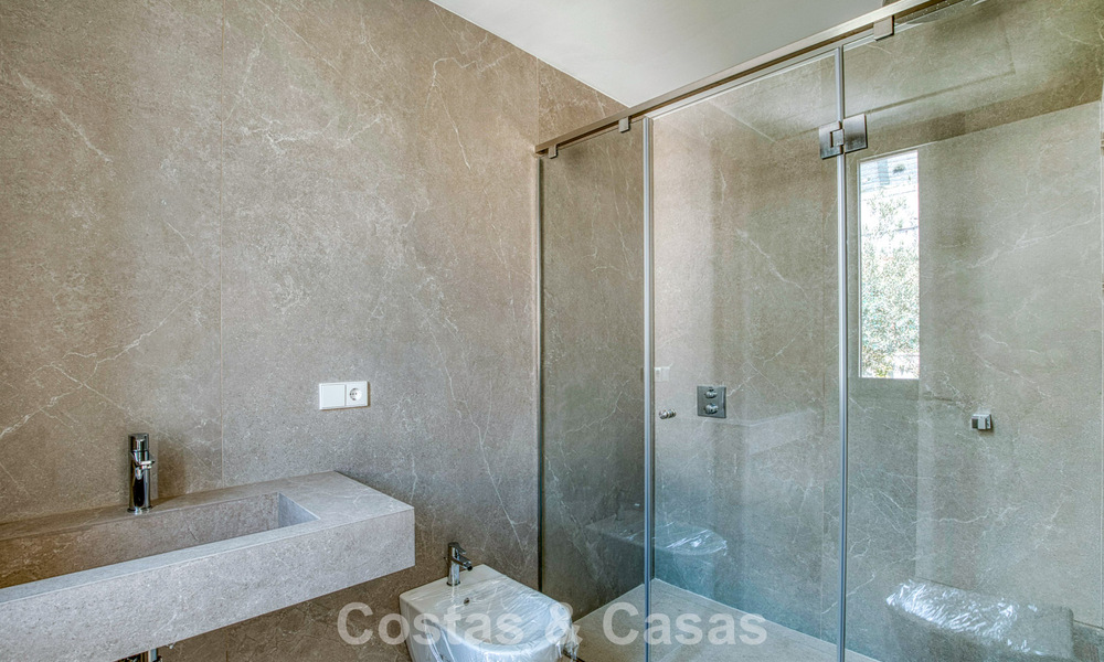 Moderne, nieuwe luxevilla met panoramisch zeezicht te koop in de heuvels van Marbella - Benahavis 802094