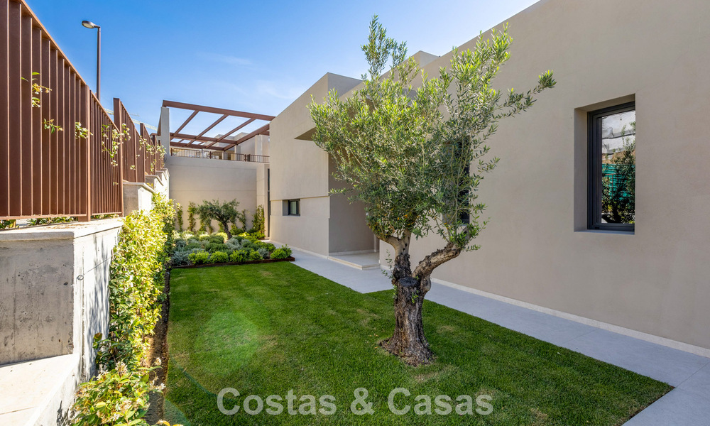 Moderne, nieuwe luxevilla met panoramisch zeezicht te koop in de heuvels van Marbella - Benahavis 802100