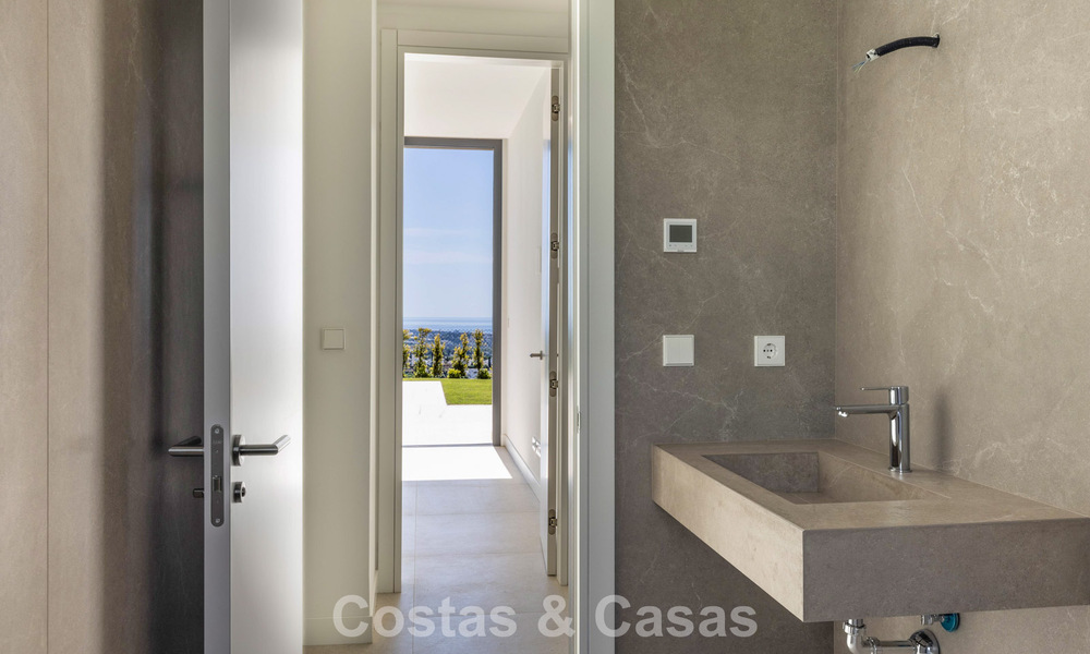 Moderne, nieuwe luxevilla met panoramisch zeezicht te koop in de heuvels van Marbella - Benahavis 802105