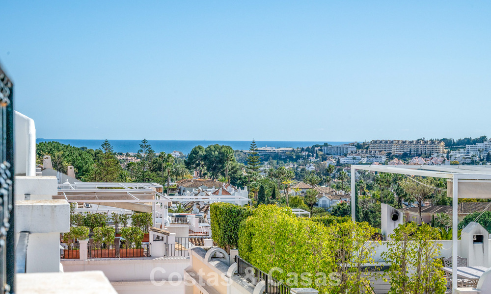 Charmante rijwoning te koop in Andalusisch complex op wandelafstand van voorzieningen in Nueva Andalucia, Marbella 802344
